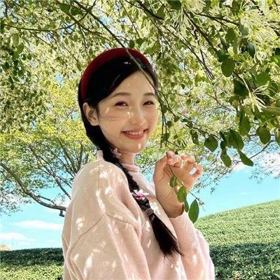 9顶假发的女孩